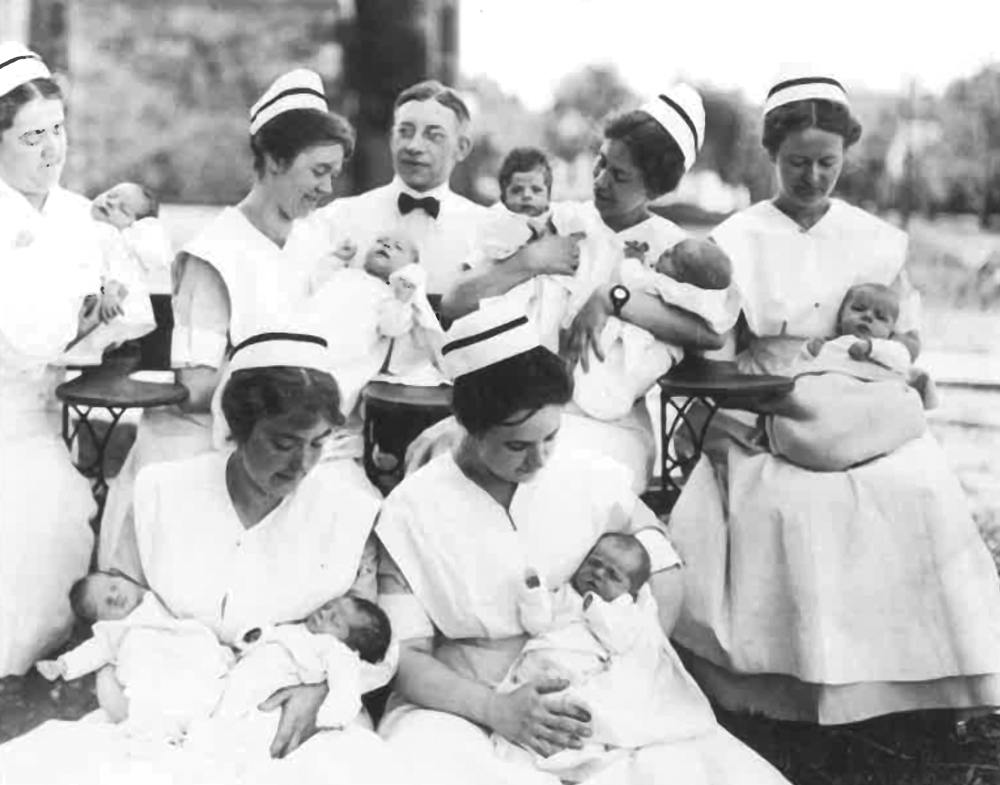 Students with Maternity Instructor 1915